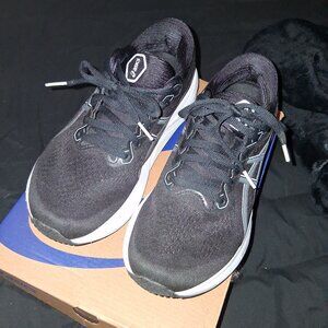 Asics Gel Kayano shoes 7.5